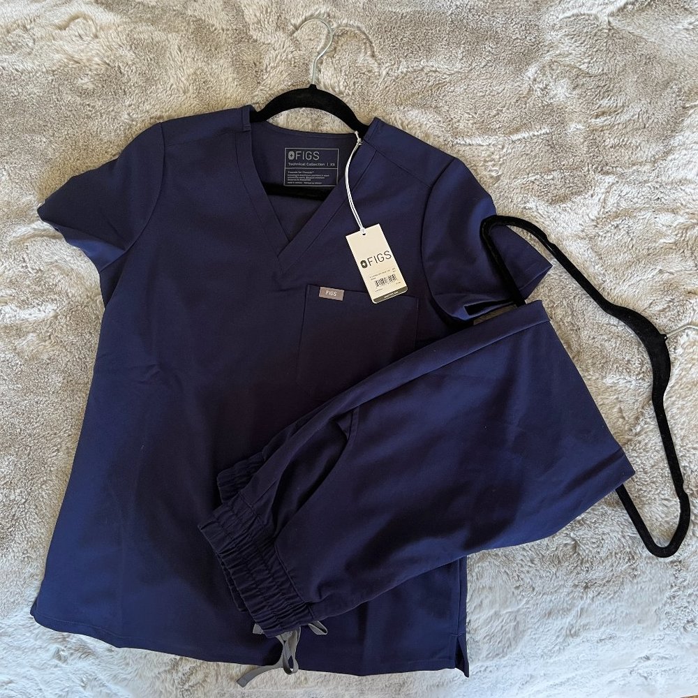 NWT Figs Navy Catarina XS Scrub top